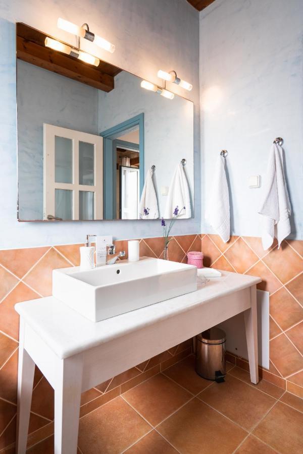 Beachfront Villa Turquoise With Private Pool, Bbq And Ping Pong Table Χανιά Εξωτερικό φωτογραφία